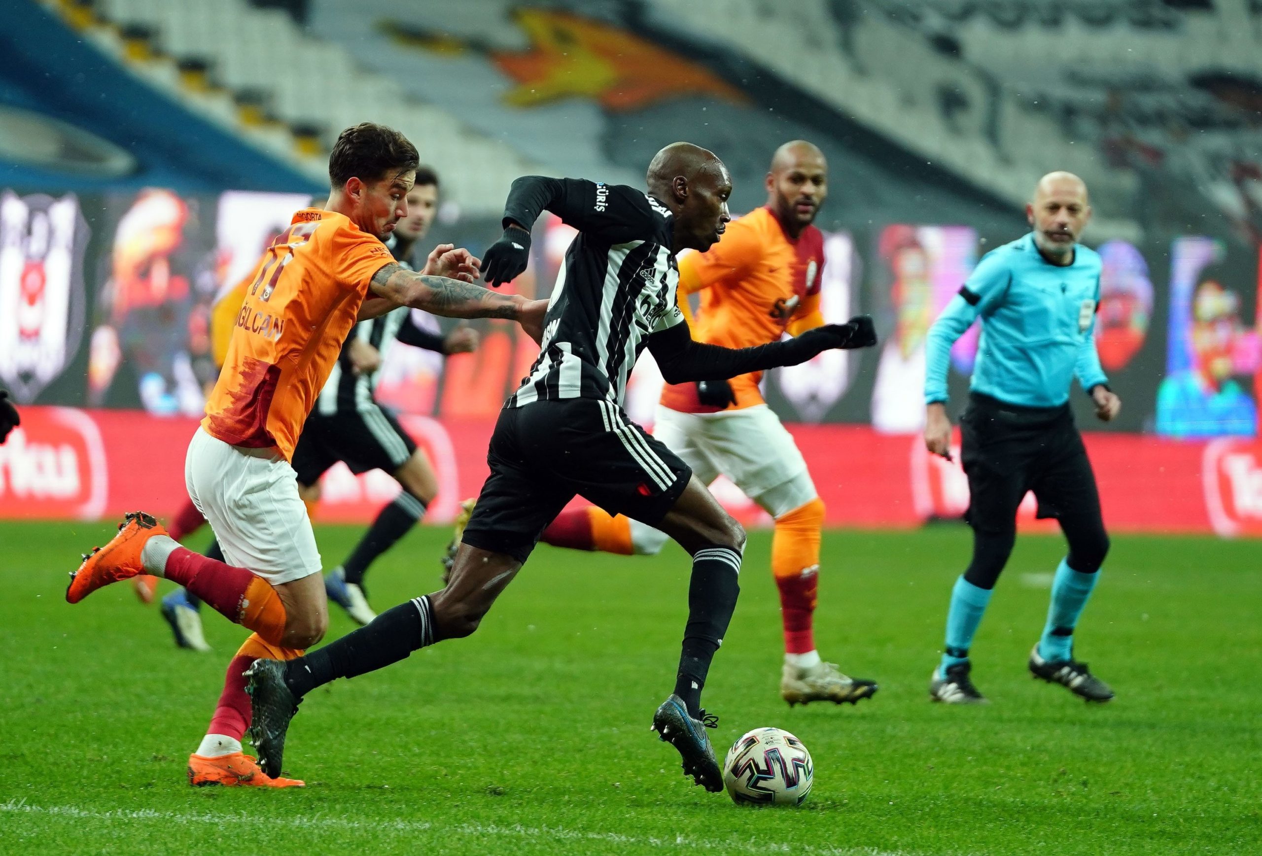 Fenerbahce vs Galatasaray (22:59 &#8211; 08/01) | Xem lại trận đấu