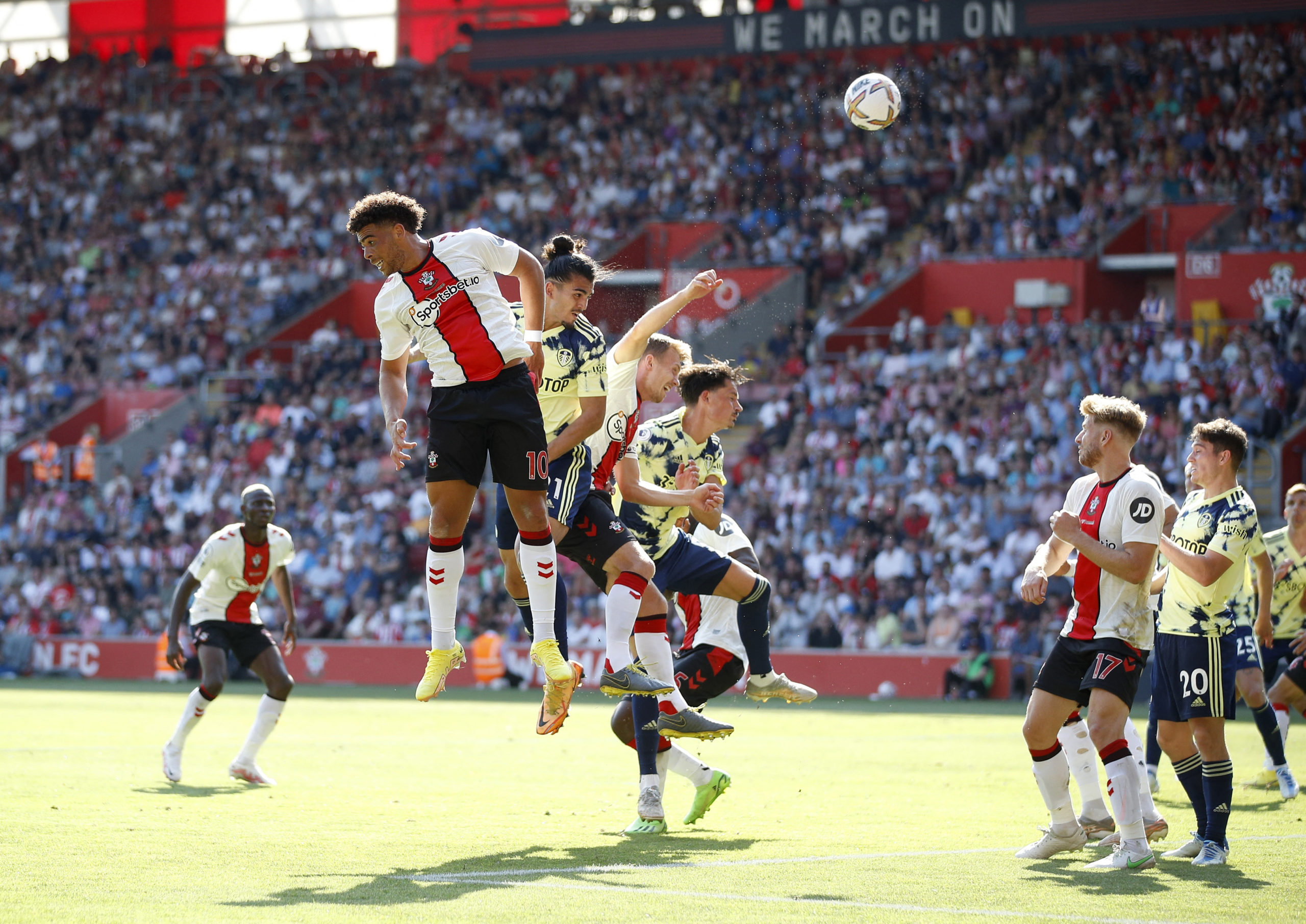 Leeds United vs Southampton (22:00 &#8211; 25/02) | Xem lại trận đấu