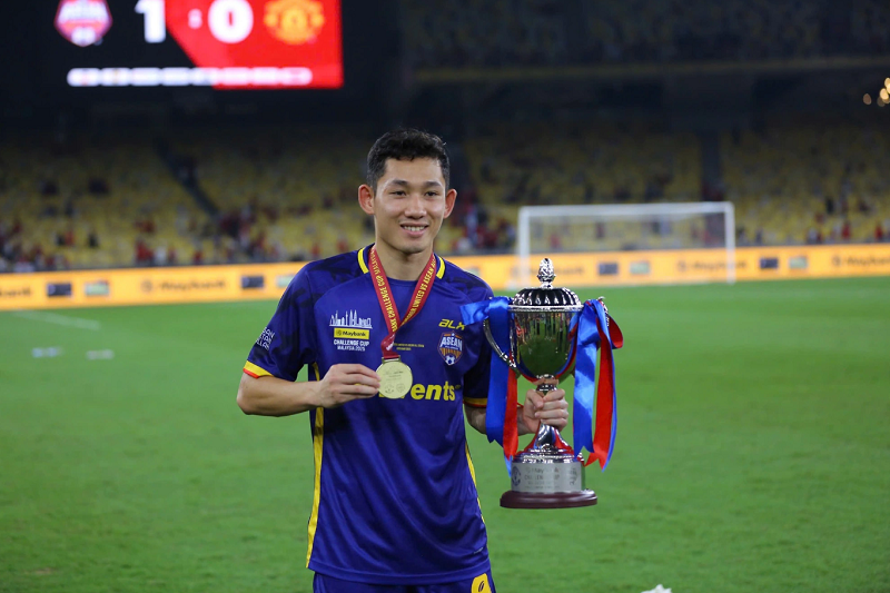 Hai Long chiếm sóng báo chí châu Âu, HLV Kim Sang-sik đánh tiếng gửi học trò đến MU