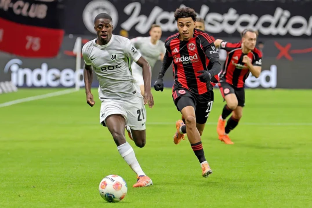 Eintracht Frankfurt vs VfL Wolfsburg (23:30  30/11) | Xem lại trận đấu
